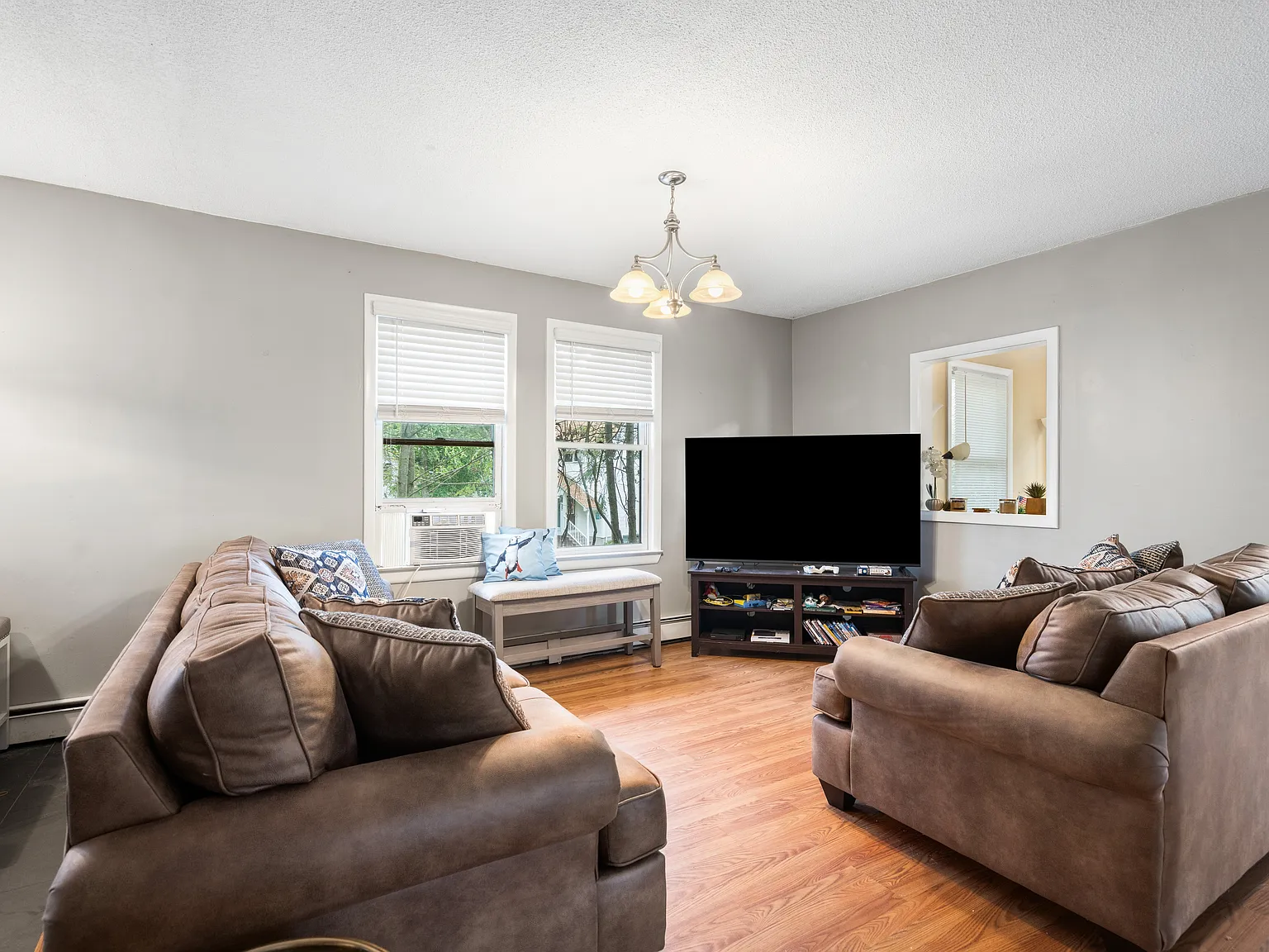 3 bed, 1096 sqft, $2,400 — Photo 4