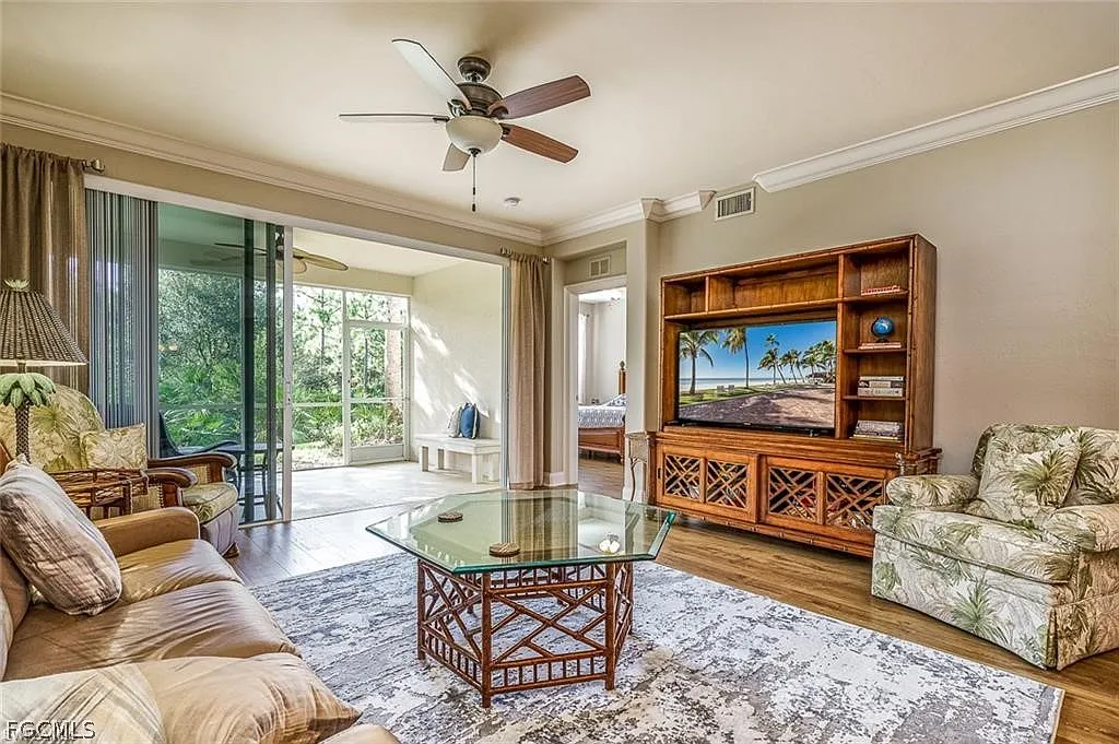 2 bed, 2.0 bath, 1209 sqft, $4,900 — Photo 4