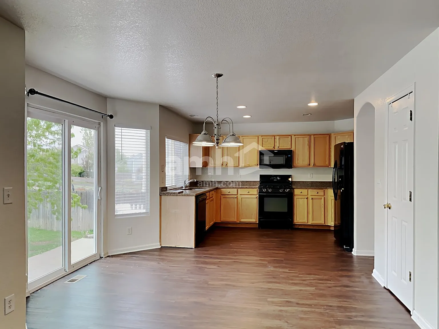 5 bed, 2.5 bath, 2724 sqft, $3,255 — Photo 4