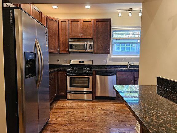 3rd image of 1011 N Oakley Blvd APT 1W