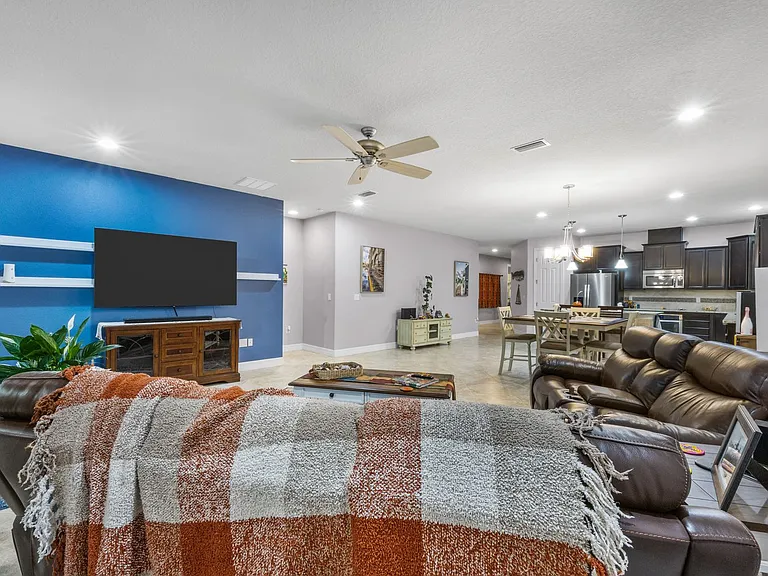 384 Los Alamos St — Photo 16