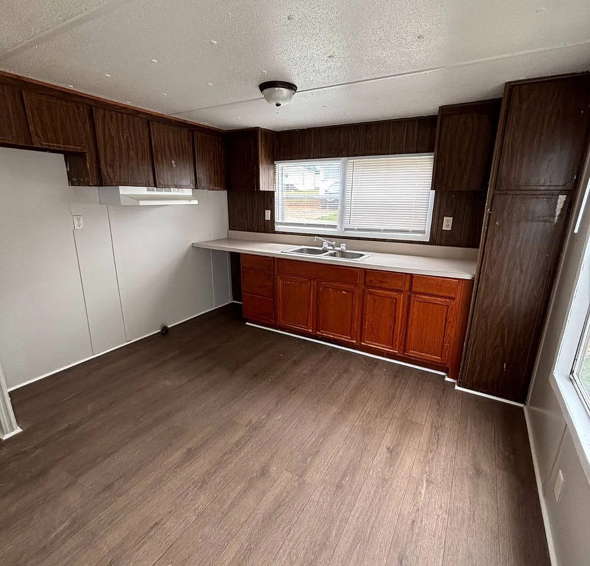 2 bed, 1.0 bath, $864 — Photo 3