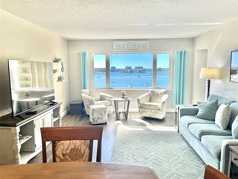 4550 Cove Cir #804 — Photo 9