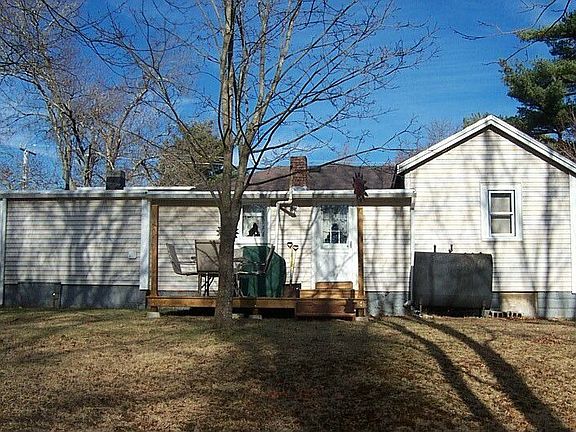 fully fenced in back yard