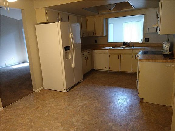 3rd image of 3147 Foxwood Dr