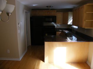 10 Oakridge Dr, Londonderry, NH 03053