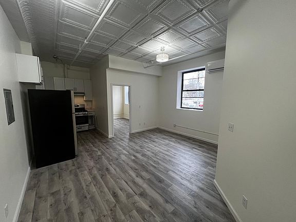2nd image of 102 North St #7