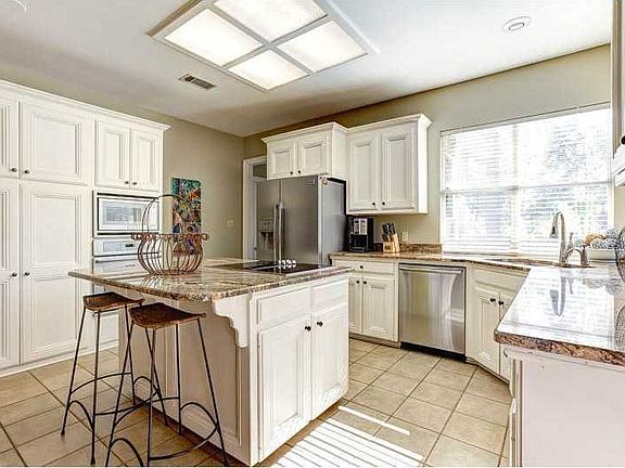 4th image of 420 Lotus Dr N