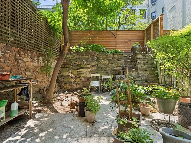 212 E 11th St #GARDEN — Photo 1