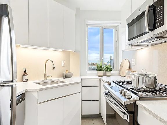 4th image of 446 E 20th St APT Me