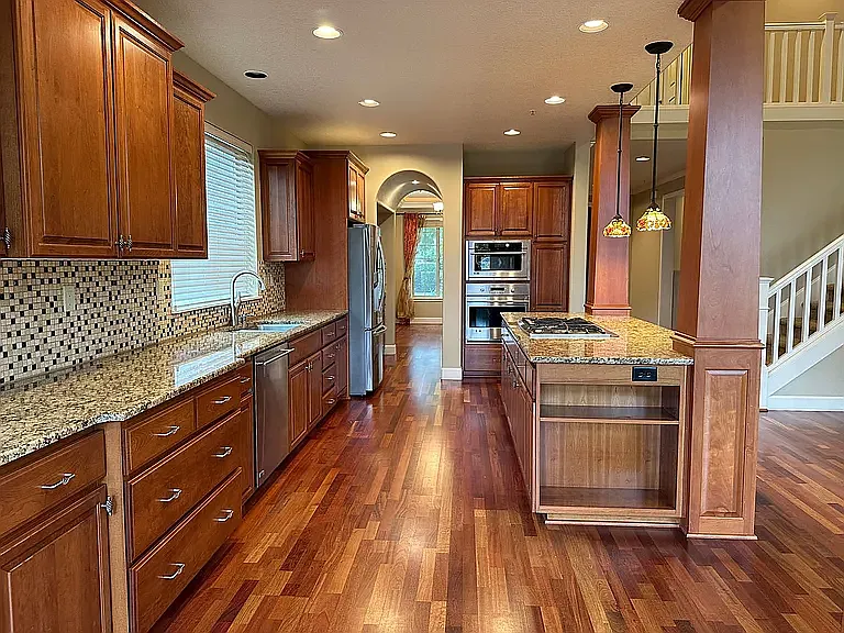 5 bed, 3600 sqft, $3,995 — Photo 2