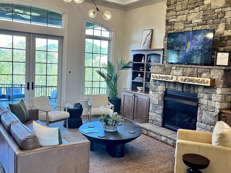 Eagle View Luxury Apartments — Photo 79