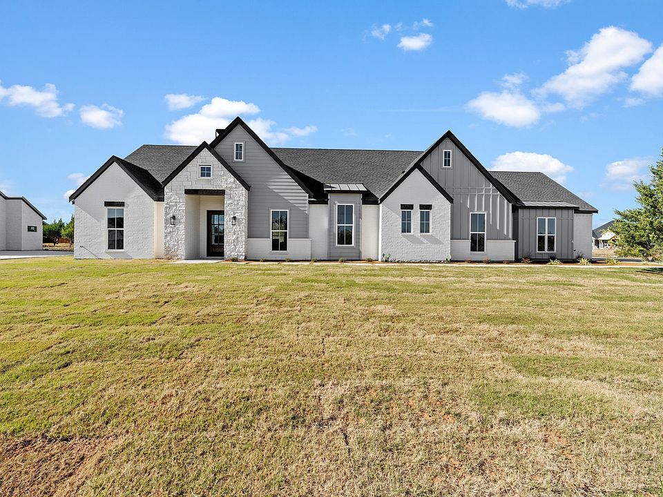 1st image of 3071 Glen Oaks Dr