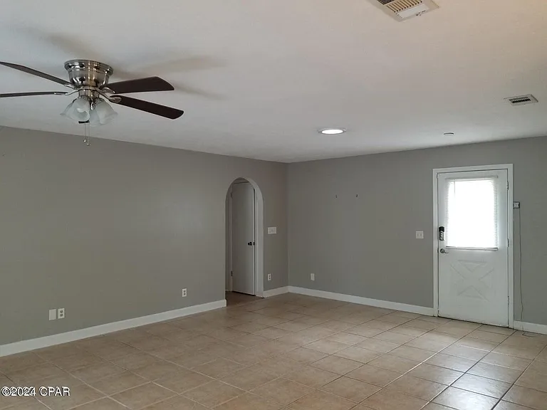 202 Castile Cir — Photo 10