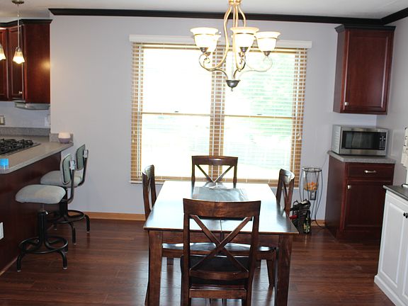 Eat in kitchen/Dining room