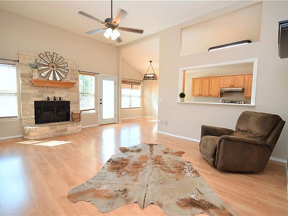 2nd image of 1103 County Road 204