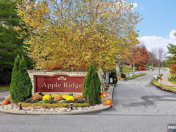 274 Belmont Pl, Mahwah, NJ 07430