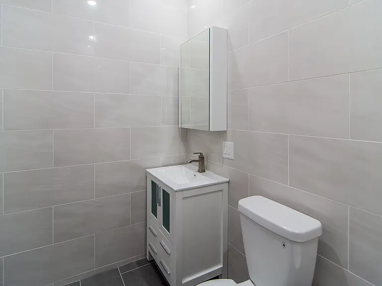 318 Washington St #4R — Photo 9