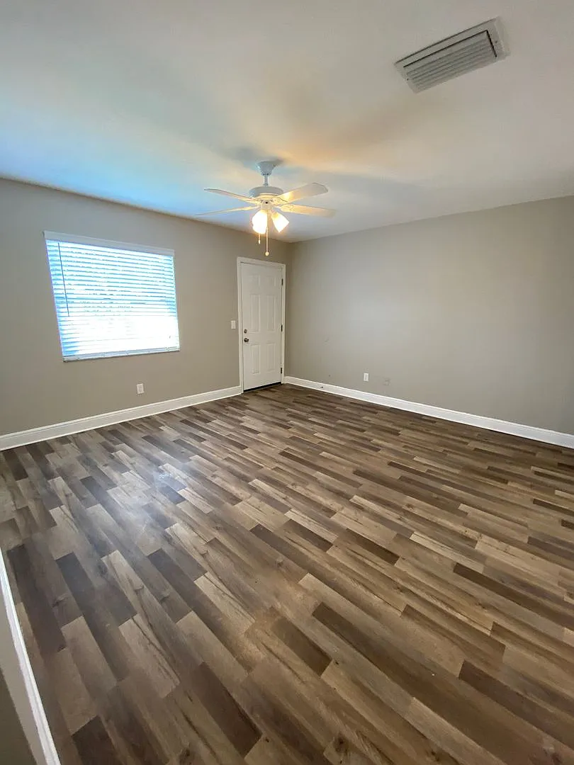 2nd Floor 2 Bedroom 1 Bath in Brandon, FL — Photo 3