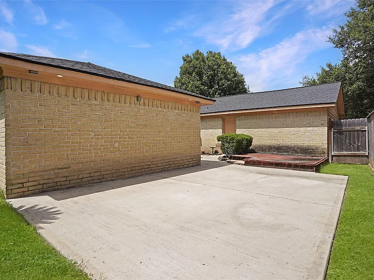 17119 Mellow Ridge Dr — Photo 32
