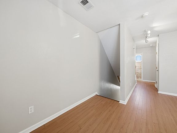 4th image of 824 W Ocean View Ave APT C