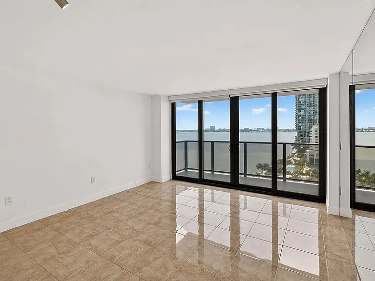 600 NE 36th St #1200 — Photo 4