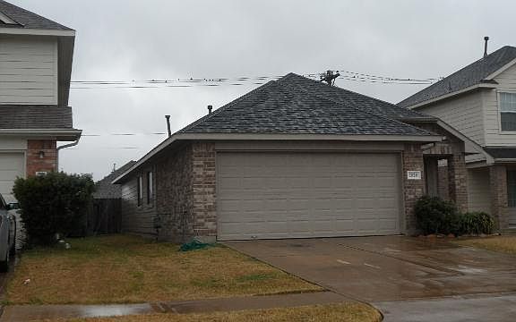 3rd image of 1926 Nichole Woods Dr