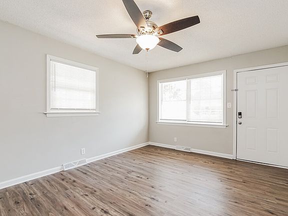 5th image of 304 S Benjamine St