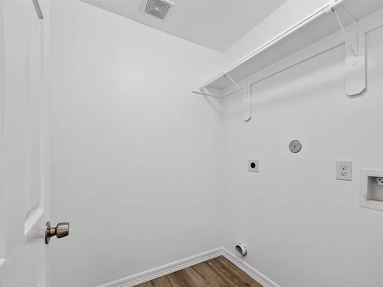 7725 Hoffman St #B — Photo 16