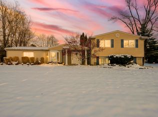 3730 Eastbourne Dr, Troy, MI 48084