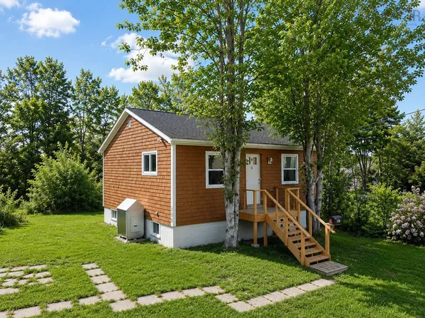 638 Alexandra St, Cape Breton, NS B1S 2G8