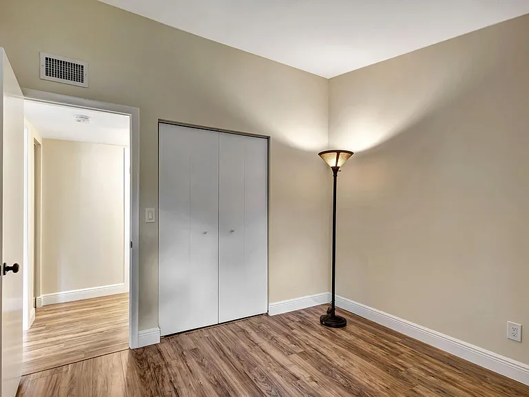 1109 Duncan Cir #201 — Photo 23