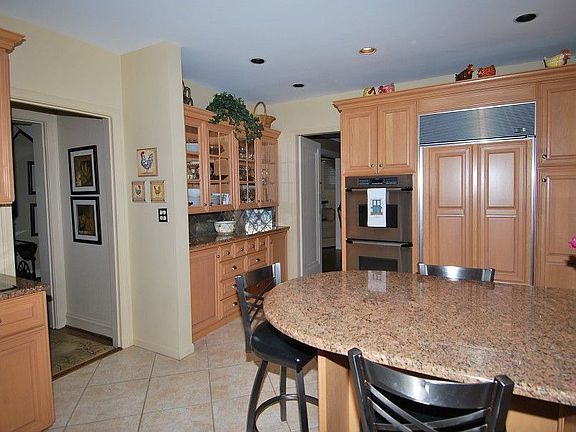 5th image of 628 S Waiola Ave