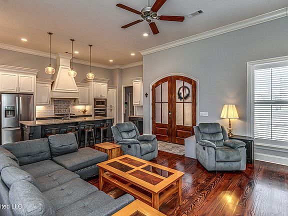 5th image of 107 Lake Vista Ct