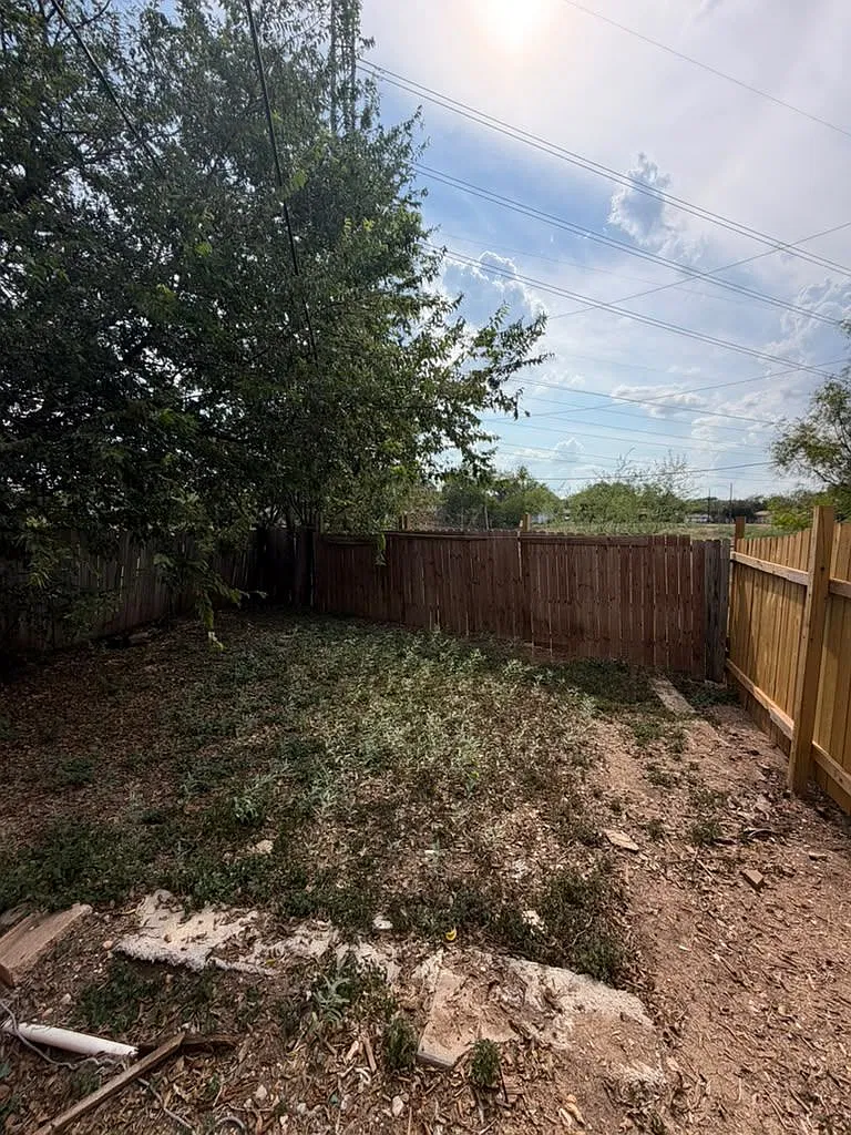 2 bed, 1.5 bath, 950 sqft, $1,095 — Photo 2