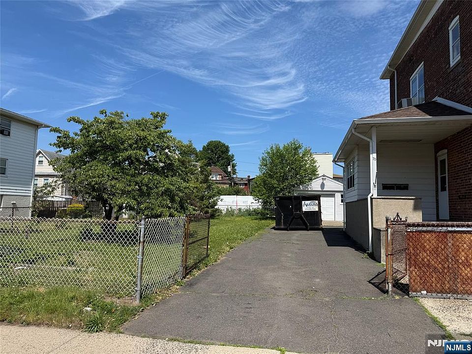 1st image of 33 Gaston Ave