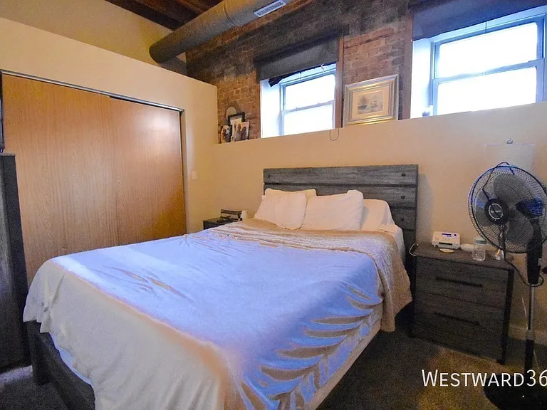 1114 W Hubbard St #1 — Photo 8