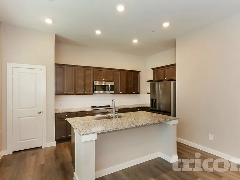 1034 Fallgate Dr — Photo 5