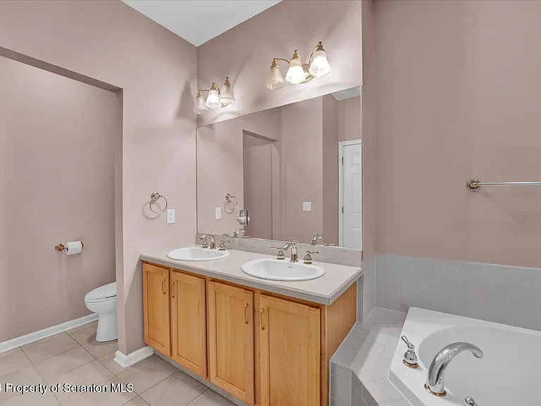 1404 Verne Close — Photo 13