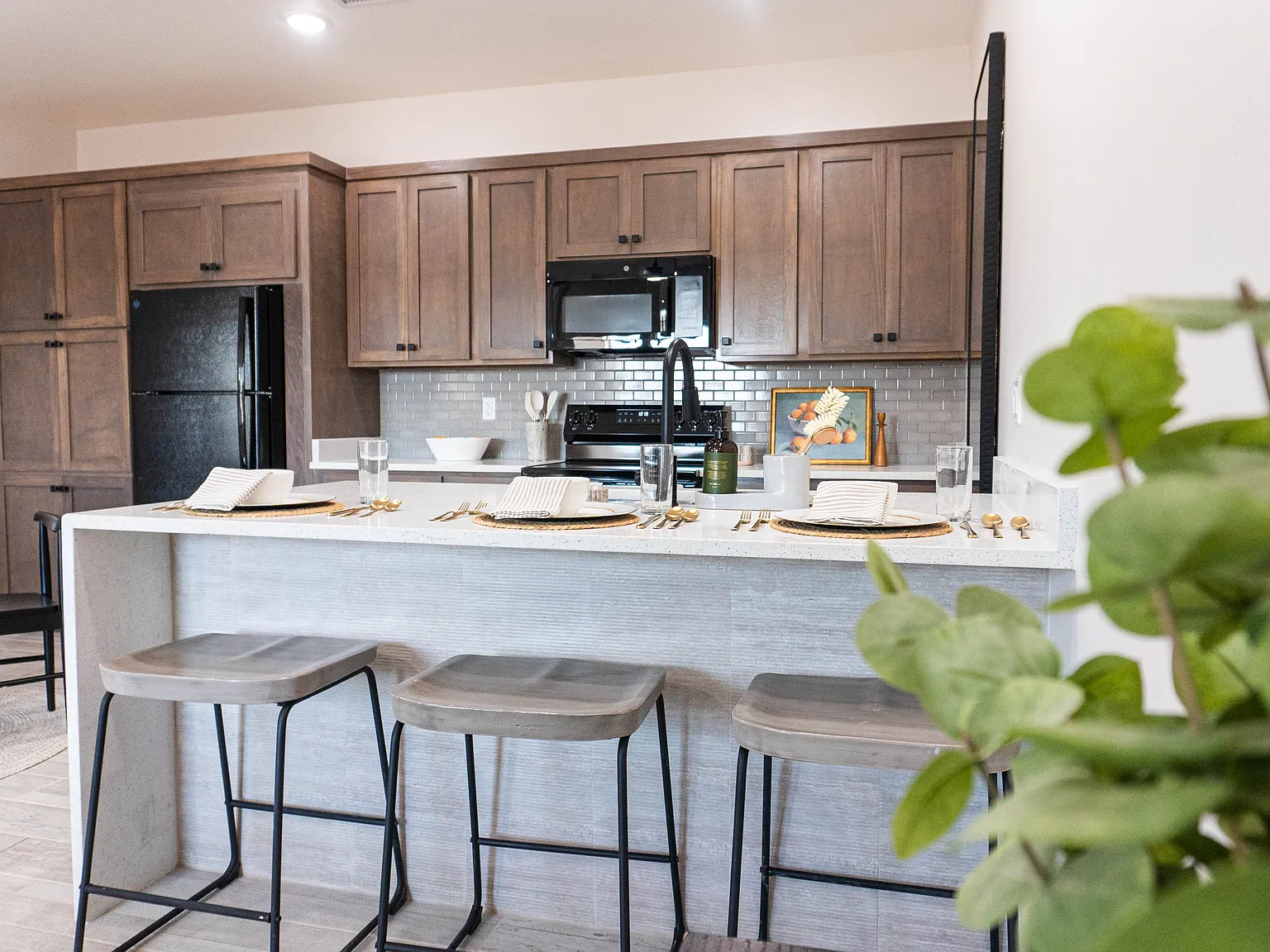 Mission Grove Apartments at Horn Cir — Photo 3