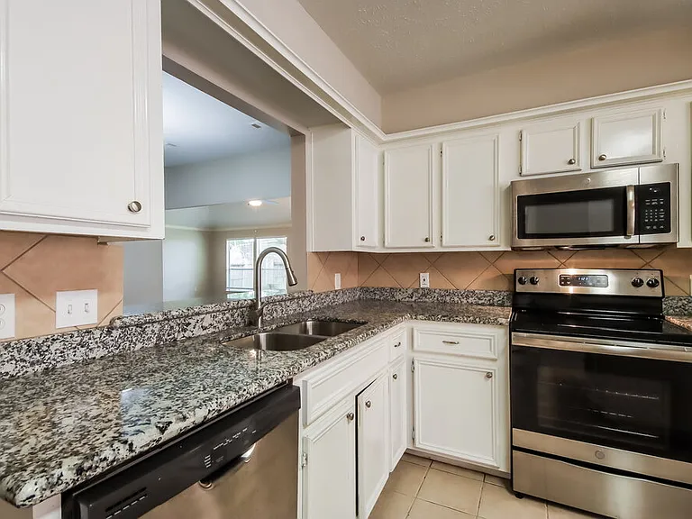 5915 Culross Close — Photo 8