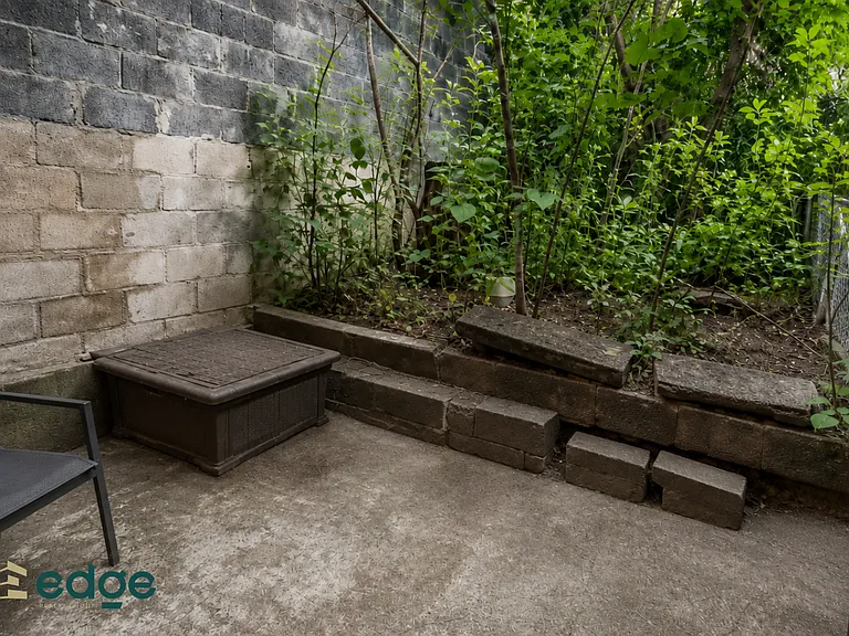 1002 Halsey St #1C — Photo 9