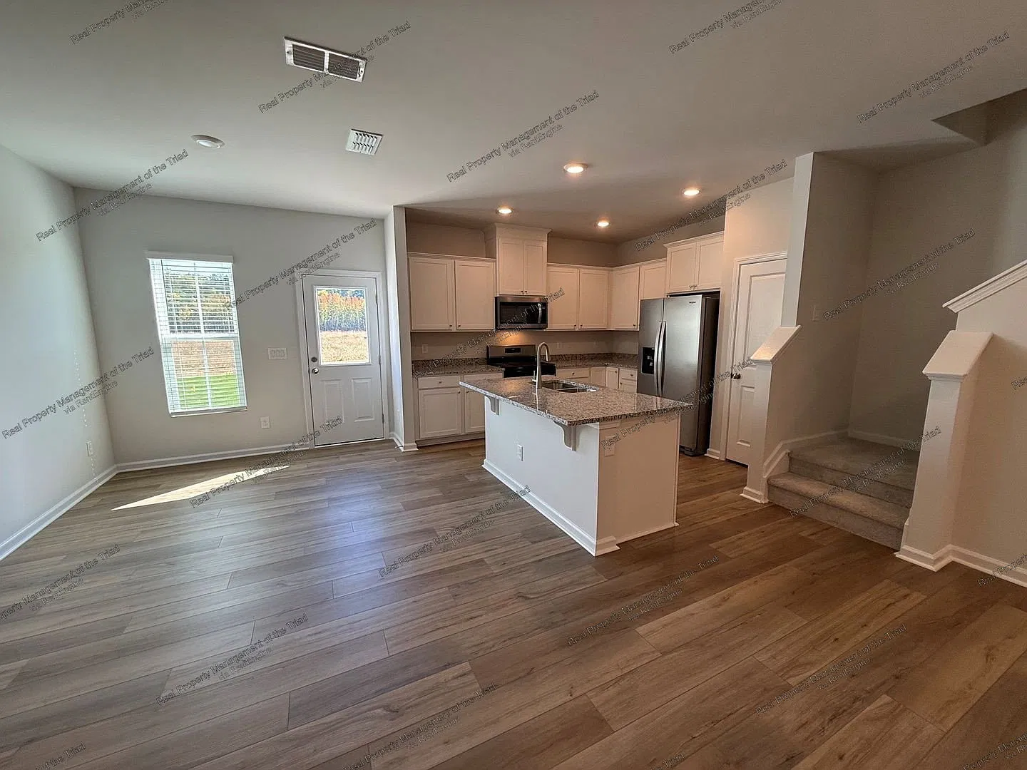 3 bed, 2.5 bath, 1558 sqft, $1,895 — Photo 3