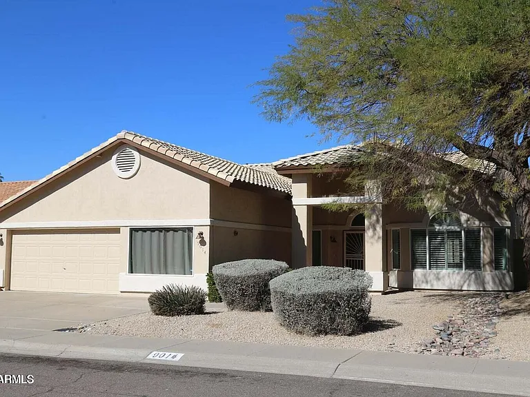 9014 E Larkspur Dr — Photo 2