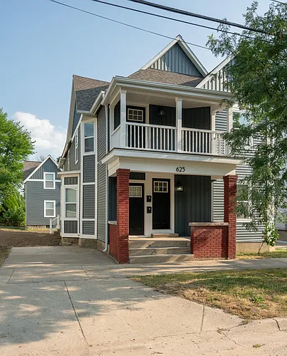 625 3rd St NW #2 Photo 1