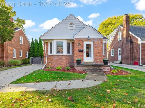 15099 Regina Ave, Allen Park, MI 48101