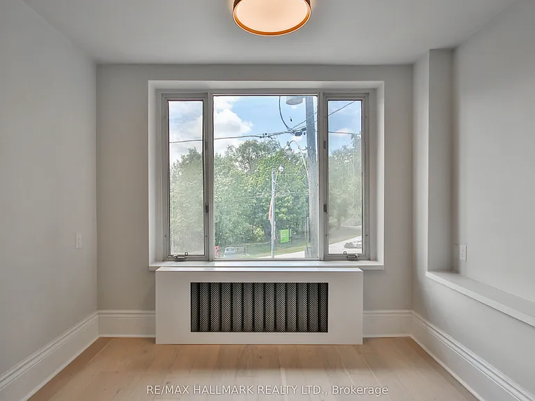 639 Broadview Ave #MAIN FL — Photo 12