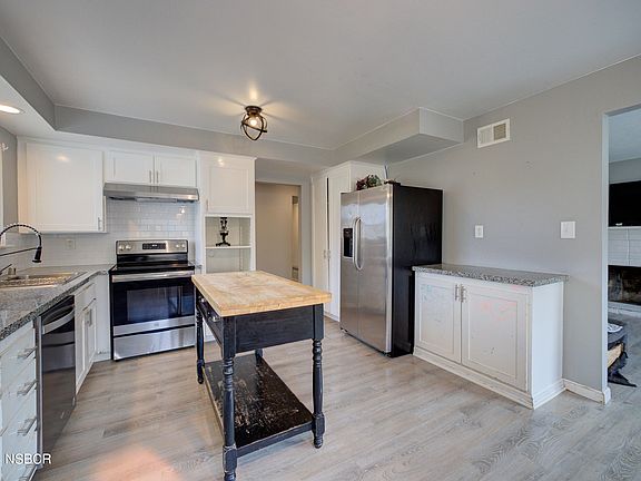 4th image of 4070 Dartmouth Ln