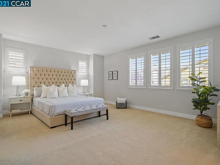 513 Wells Ct — Photo 17