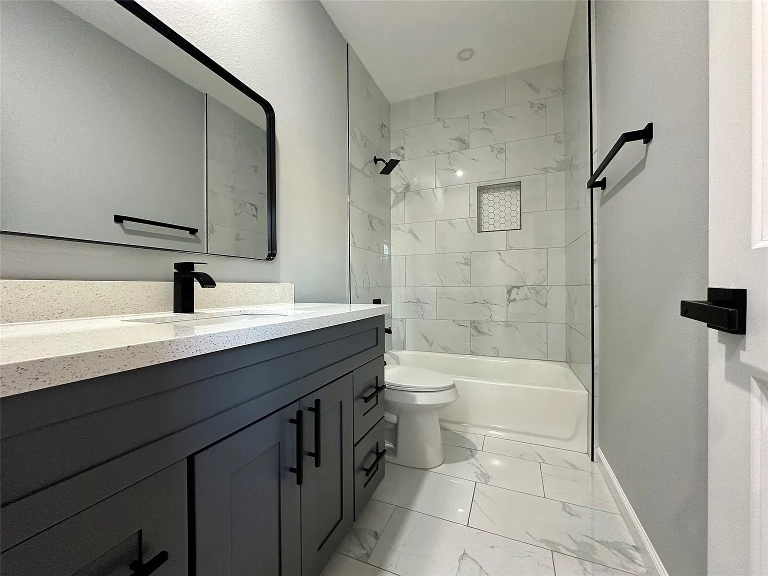 3 bed, 2.0 bath, 2248 sqft, $1,695 — Photo 4